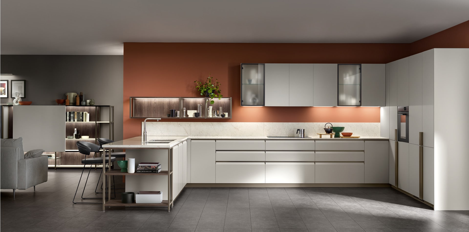 Cucina Scavolini bianco lucido con penisola in stile moderno