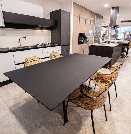 Tavolo cucina moderna in colore nero antracite